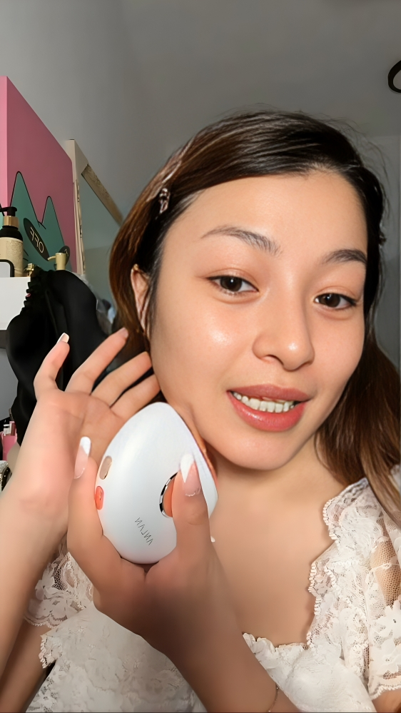 Microcurrent Lifting & Cooling in One